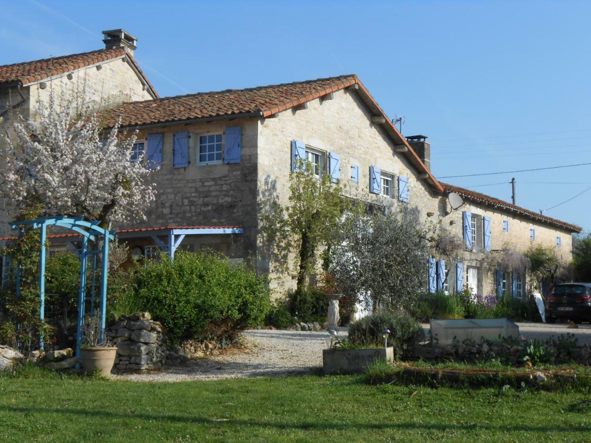 Chat Noir Gite Et Chambre D'Hotes Bed & Breakfast Genouille  Bagian luar foto